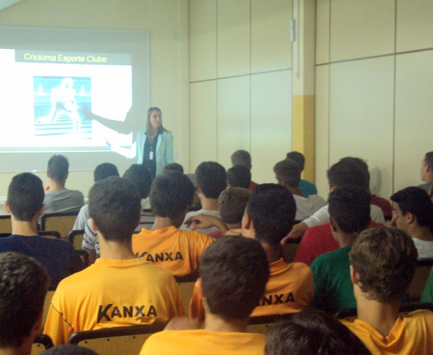 Atletas da base participam de palestra sobre psicologia