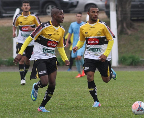 Base joga neste sábado