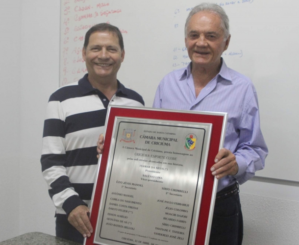 Câmara de Vereadores entrega placa para o Tigre