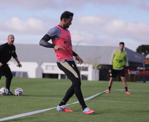 Criciúma e Coritiba duelam na capital paranaense