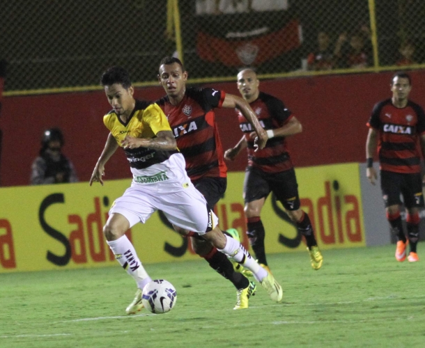 Criciúma perde para o Vitória