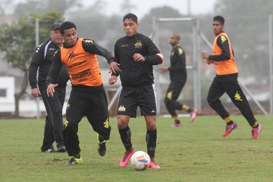 Criciúma realiza treino de posicionamento