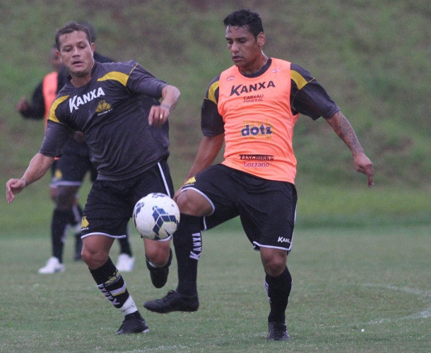 Criciúma treina coletivo na chuva