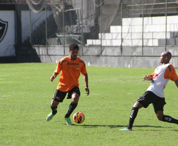 De volta, Élton crê na força do time