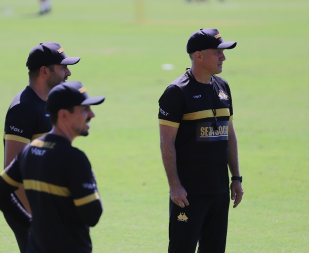 Eduardo Baptista inicia a preparação tática da equipe