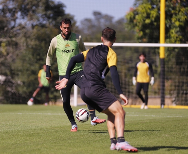 Elenco intensifica os treinamentos no CT