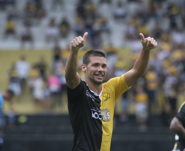 Giaretta feliz com gols de início