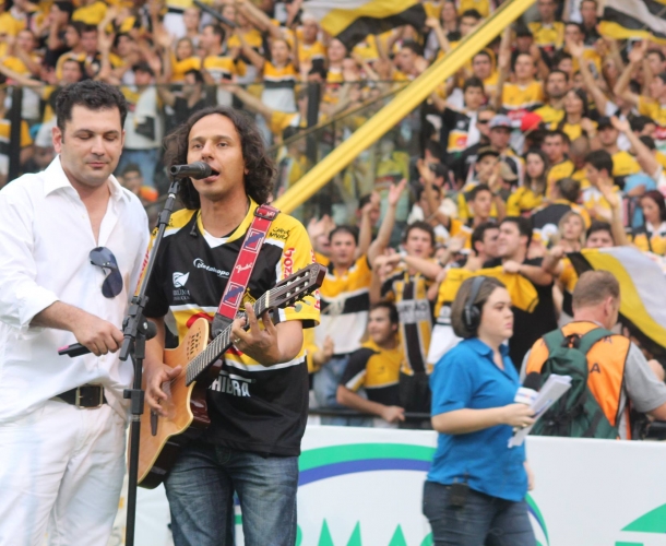 Hino especial contra o Santos