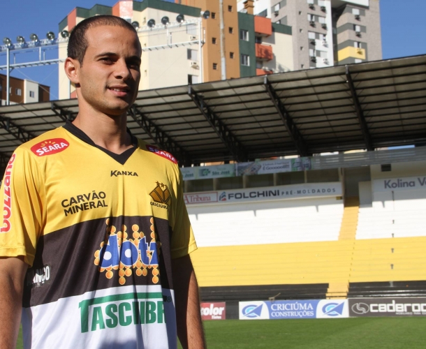 Morais é apresentado no Tigre