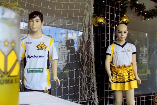 Presentes para as crianças na Tigre Maníacos 