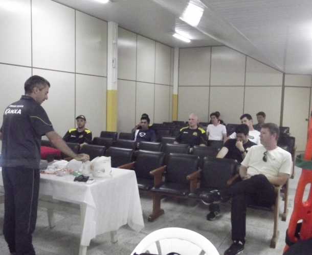 Profissionais da base participam de curso