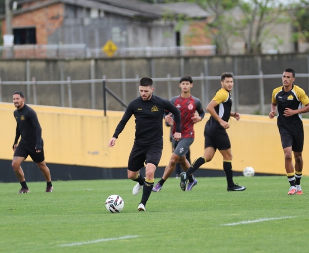 Reapresentação com jogo-treino no CT