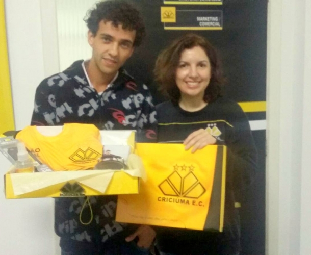 Sócio recebe kit oficial