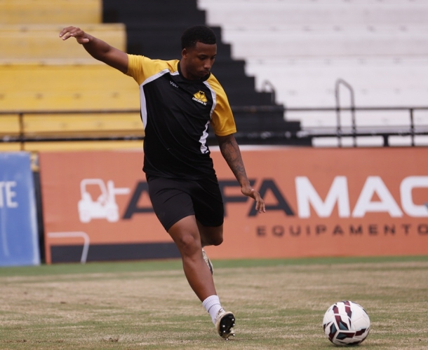 Tarde de treinamento tático no Heriberto Hülse