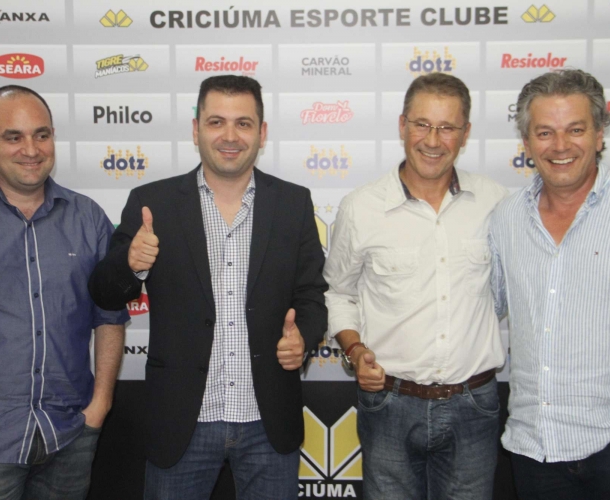 Tigre apresenta equipe do futebol para 2014
