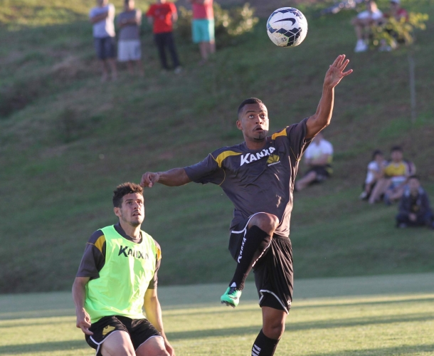 Tigre faz treino coletivo
