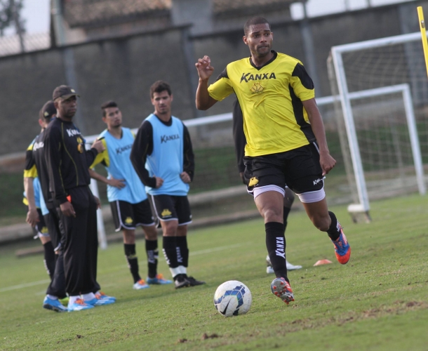 Tigre faz treino técnico tático no CT