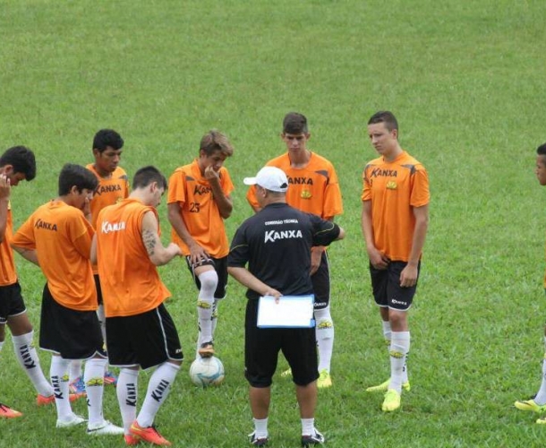 Sub-17 passa para a segunda fase da Copa Santiago
