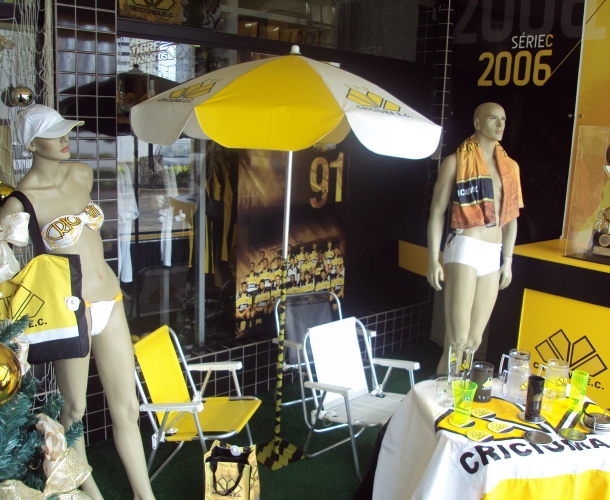 Tigre Maníacos com produtos para o verão