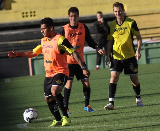 Tigre realiza treino tático no Majestoso