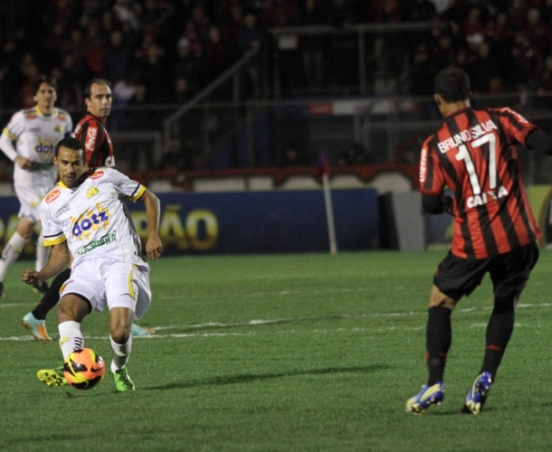 Tigre sai na frente, mas perde para o Atlético