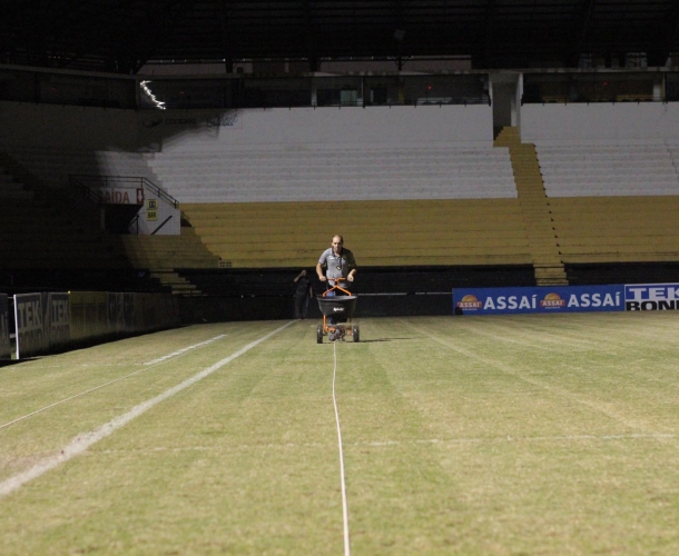 Trabalho em ritmo acelerado para a recuperação do gramado