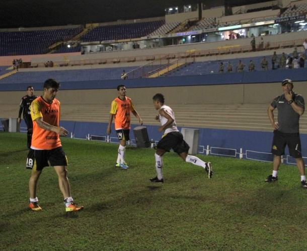 Treino pós jogo no Serra Dourada