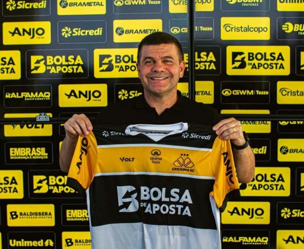 Umberto Louzer é apresentado oficialmente
