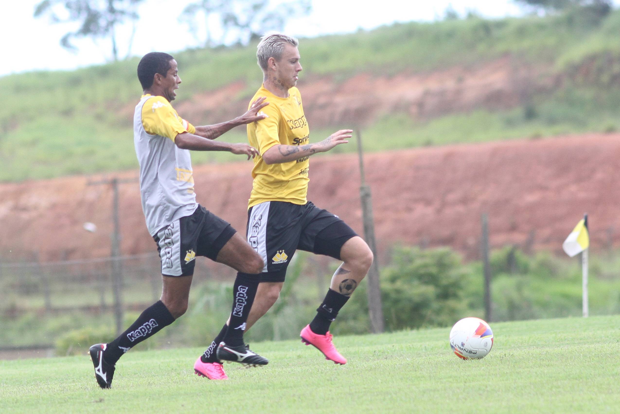 Treino físico e técnico com bola