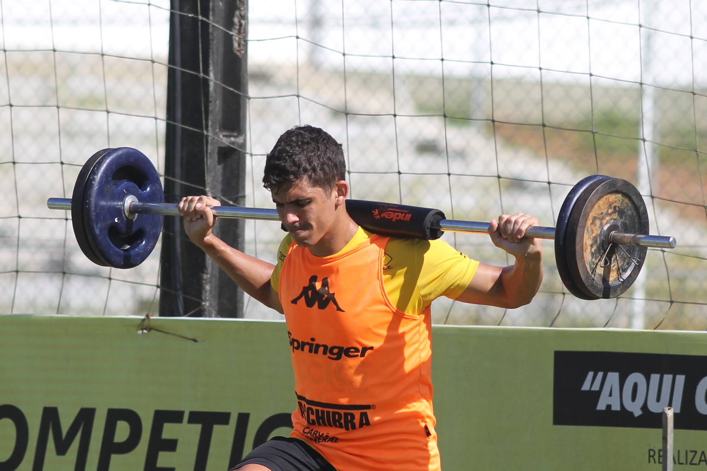 Atletas passam por atividades específicas