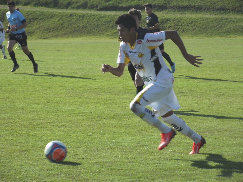 Infantil faz 10 a 0 no Academia de Futebol 