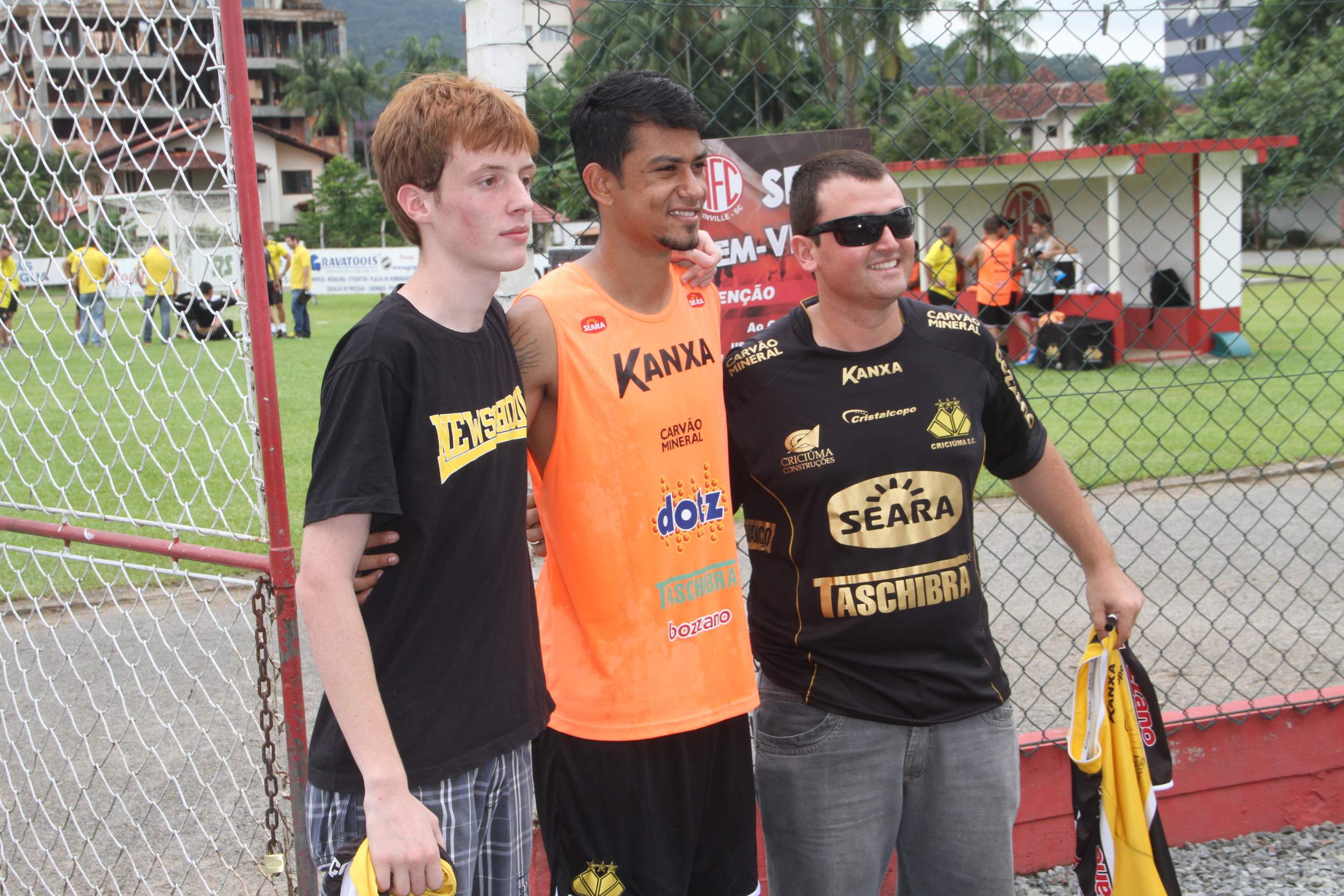 Carinho da torcida em treino