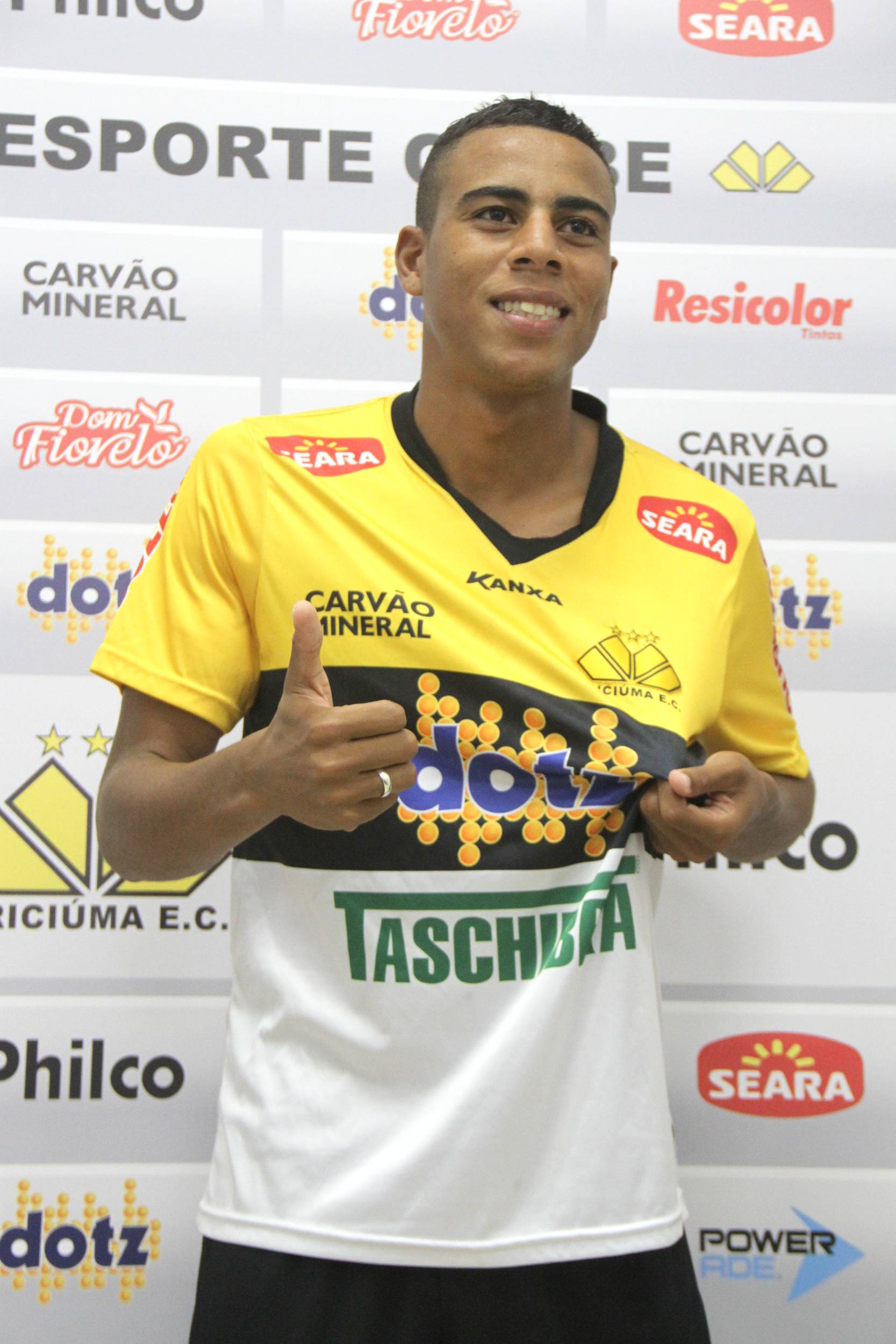 Tigre apresenta artilheiro da Copa SP