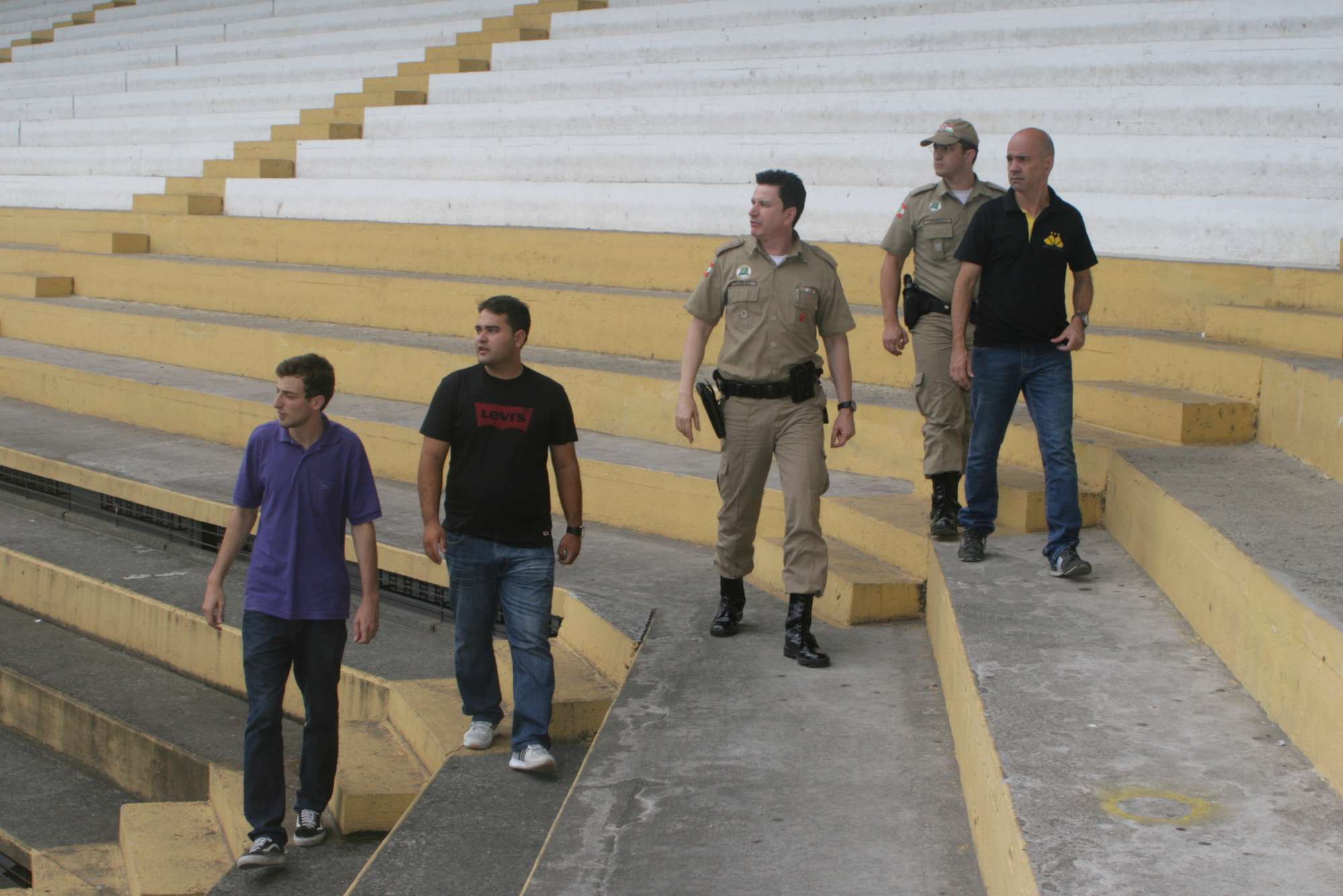 Heriberto Hülse passa por vistoria da PM